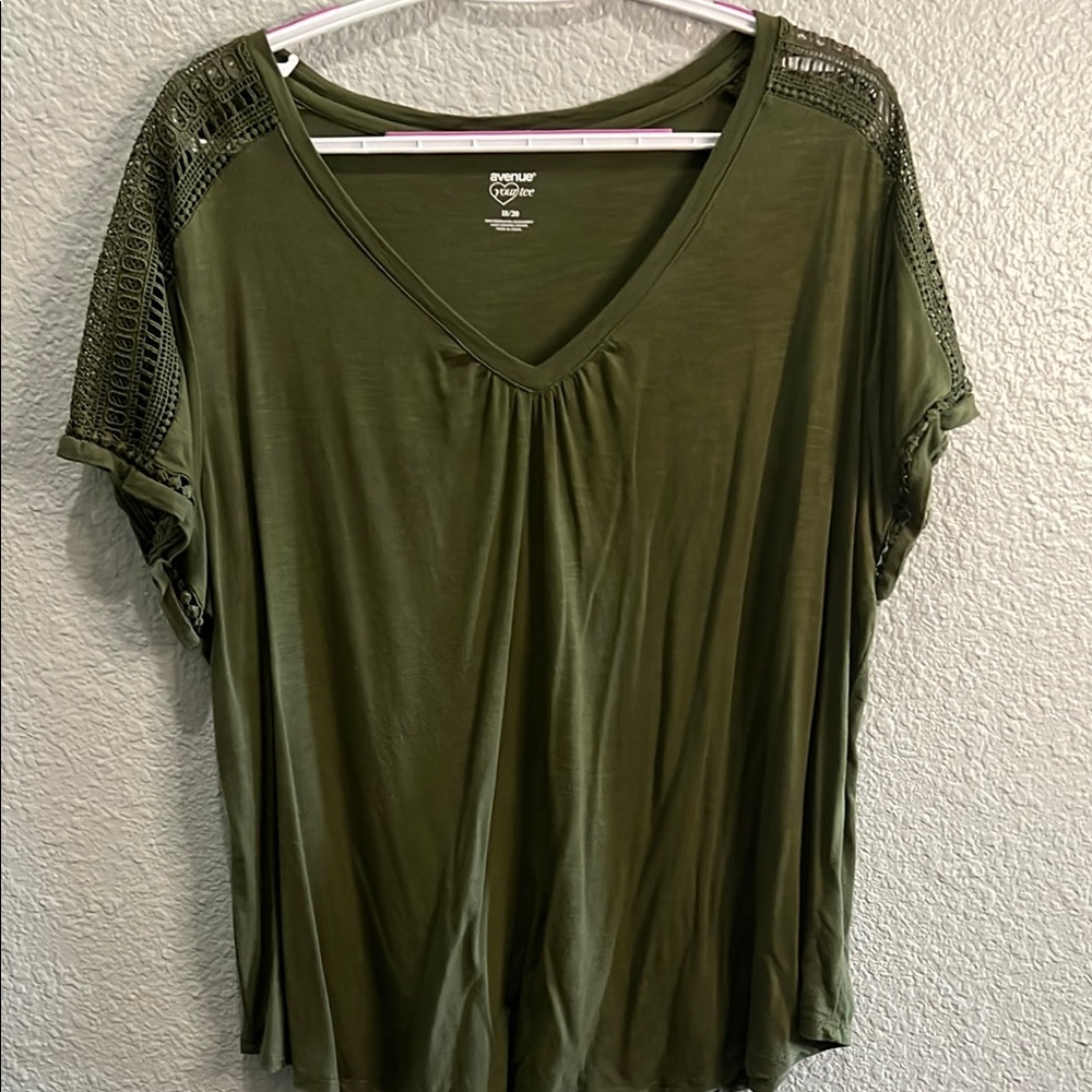Avenue Army Green Relaxed Short Sleeve Blouse Eyelet size 18/20
